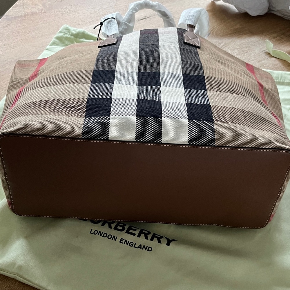 Burberry Beige and Black Checkered Tote - Picture 3 of 9